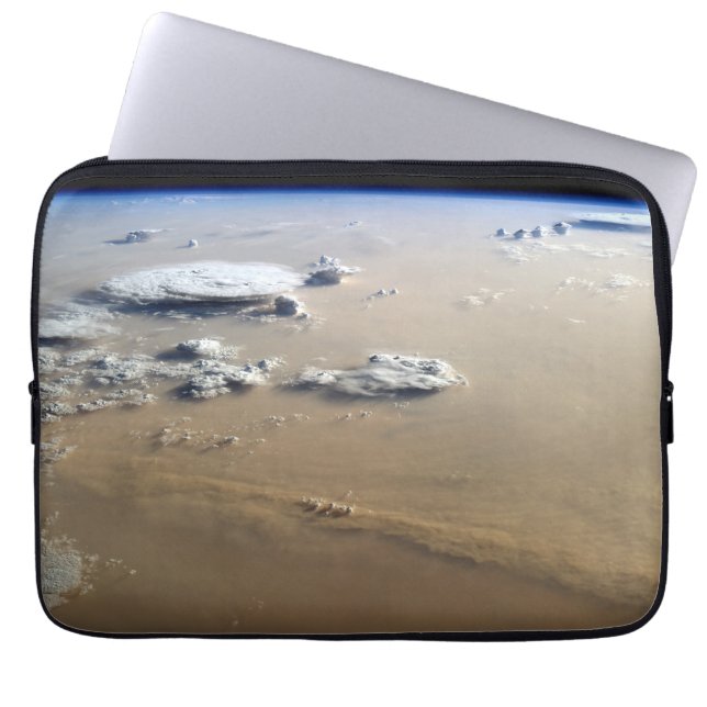Stof Storm over de Zeeen van de Sahara. Laptop Sleeve (Voorkant)
