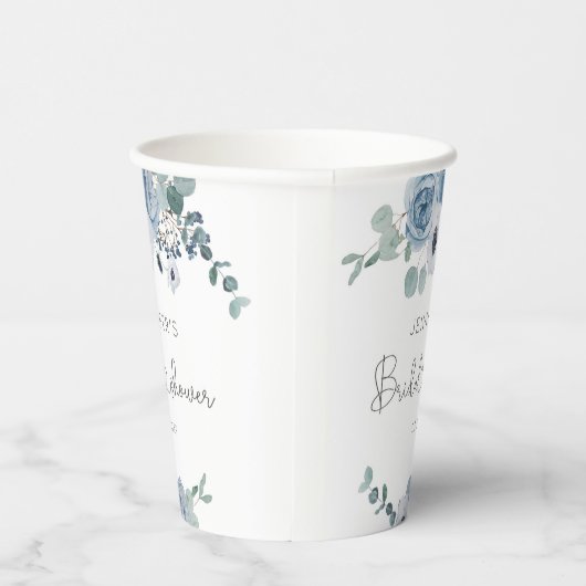 Stofblauw bloemeneucalyptus vrijgezellenfeest papieren bekers (Rechts)