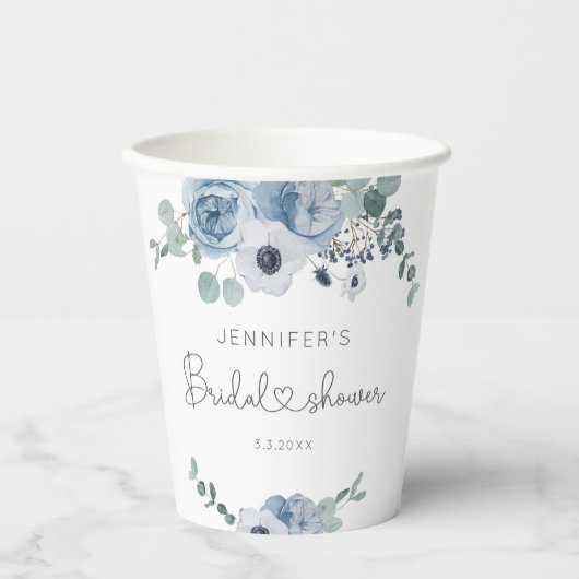 Stofblauw bloemeneucalyptus vrijgezellenfeest papieren bekers (Voorkant)