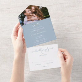 Stofblauw en gouden monogram foto trouwkaart all in one uitnodiging