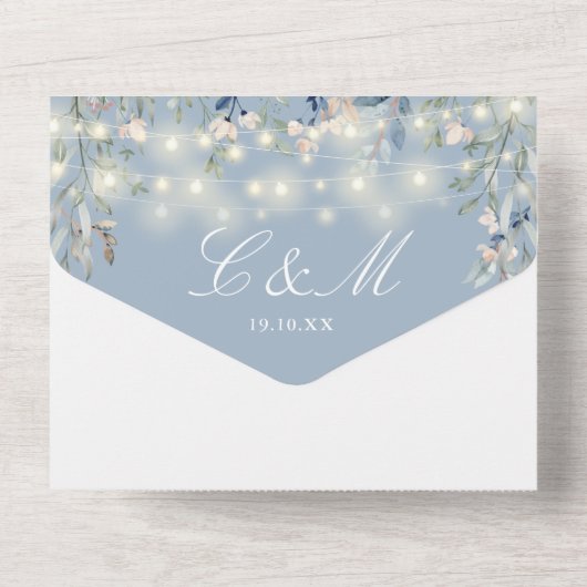 Stofblauwe bloemslinger snoerlichtjes bruiloft all in one uitnodiging (Achterkant)