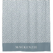 Stofblauwe en witte Griekse sleutelnaammonogram Douchegordijn (Voorkant)