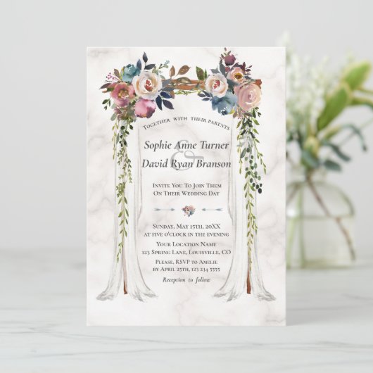 Stofblauwe nevelige bloemen baldakijn marmeren bru kaart (Staand voorkant)