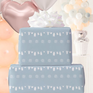 Stofbloauwe Minimalistische Baby Shower voor Jonge Cadeaupapier