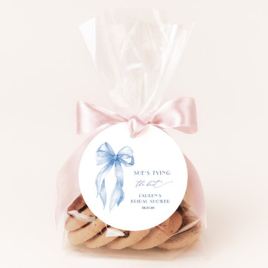 Stofbloauwe strik: ze gaat trouwen - Bruidsbadje Bedankjes Labels