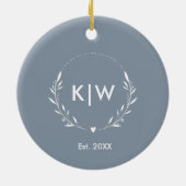 Stofbloem Blauw en Wit | Modern Initialen Monogram Keramisch Ornament (Achterkant)