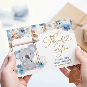 Stofbloem Blauwe Boho Koala Baby Borrel Bedankkaart