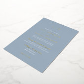 Stofbloem Blauwe Elegante Monogram QR Code Trouwka Folie Uitnodiging (Gedraaid)