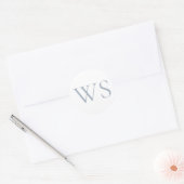 Stofbloem Blauwe Monogram Beginletters Envelope Ze Ronde Sticker (Envelop)