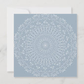 Stofbloem Blauwe Uitnodiging met Witte Mandala Vie (Achterkant)