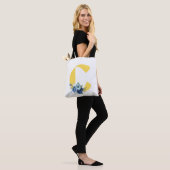 Stofbloem Monogram Geel Initiaal Verjaardag Tote Bag (Op model)