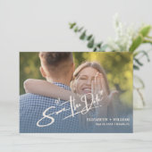 Stofbruine Blauwe Trouwfoto QR-code Elegant Save The Date (Staand voorkant)