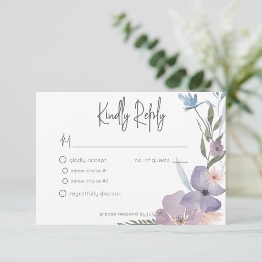 Stoffelijk Paarse & Blauwe Boho Bloemenbruiloft RSVP Kaartje (Staand voorkant)