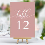 Stoffelijk Roos Roze Minimalistische kalligrafie b Kaart<br><div class="desc">Verbeter uw huwelijksreceptie met ingetogen elegantie. Deze minimalistische tabelnummers bevatten een enkel woord,  "Table",  in een delicaat kalligrafiescript op een kalmerende stoffige rozen roze achtergrond. Het eenvoudige maar verfijnde ontwerp voegt een vleugje verfijning toe aan uw tafelsetting,  waardoor uw bloemstukken en andere inrichting kunnen schitteren.</div>
