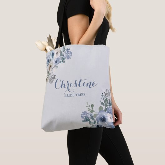 Stoffen tas 'Dusty Blue White Floral Bride Tribe' (Dichtbij)