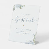 Stoffig blauw bloemenschrift rustiek Bruiloft Gast Reclamebord Met Voetstuk (Voorkant)