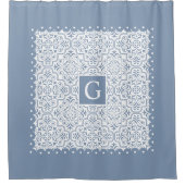 Stoffig blauw damast, geschulpte randen en monogra douchegordijn (Voorkant)