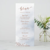 Stoffig blauw kalligrafie rustieke bloemenbruiloft menu (Staand voorkant)