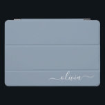 Stoffig Blauw Minimalistisch Modern Elegant Monogr iPad Pro Cover<br><div class="desc">Introductie van ons Dusty Blue Minimalist Modern Monogram Elegant Collectie: Verhoog uw stijl met ingetogen verfijning en tijdloze charme. Ons collectie heeft minimalistische design in een rustgevende stoffige blauwe tint, versterkt met elegante monogrammen op maat van uw persoonlijke smaak. Van verfijnde briefpapier tot veelzijdige accessoires, elk stuk in ons collectie...</div>