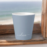 Stoffig Blauw Minimalistisch Modern Elegant Monogr Latte Mok<br><div class="desc">Introductie van ons Dusty Blue Minimalist Modern Monogram Elegant Collectie: Verhoog uw stijl met ingetogen verfijning en tijdloze charme. Ons collectie heeft minimalistische design in een rustgevende stoffige blauwe tint, versterkt met elegante monogrammen op maat van uw persoonlijke smaak. Van verfijnde briefpapier tot veelzijdige accessoires, elk stuk in ons collectie...</div>