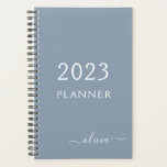 Stoffig Blauw Minimalistisch Modern Elegant Monogr Planner<br><div class="desc">Introductie van ons Dusty Blue Minimalist Modern Monogram Elegant Collectie: Verhoog uw stijl met ingetogen verfijning en tijdloze charme. Ons collectie heeft minimalistische design in een rustgevende stoffige blauwe tint, versterkt met elegante monogrammen op maat van uw persoonlijke smaak. Van verfijnde briefpapier tot veelzijdige accessoires, elk stuk in ons collectie...</div>