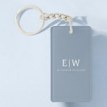 Stoffig Blauw Minimalistisch Modern Elegant Monogr Sleutelhanger<br><div class="desc">Introductie van ons Dusty Blue Minimalist Modern Monogram Elegant Collectie: Verhoog uw stijl met ingetogen verfijning en tijdloze charme. Ons collectie heeft minimalistische design in een rustgevende stoffige blauwe tint, versterkt met elegante monogrammen op maat van uw persoonlijke smaak. Van verfijnde briefpapier tot veelzijdige accessoires, elk stuk in ons collectie...</div>