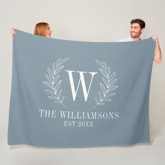 Stoffig Blauw Modern Laurel Blad Monogram Fleece Deken (In situ)