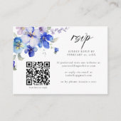 Stoffig Blauw Paarse Bloemen QR Code Bruiloft RSVP Informatiekaartje (Voorkant)