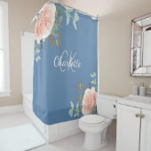 Stoffig blauw roos gouden bloemengroen monogram na douchegordijn (In situ)