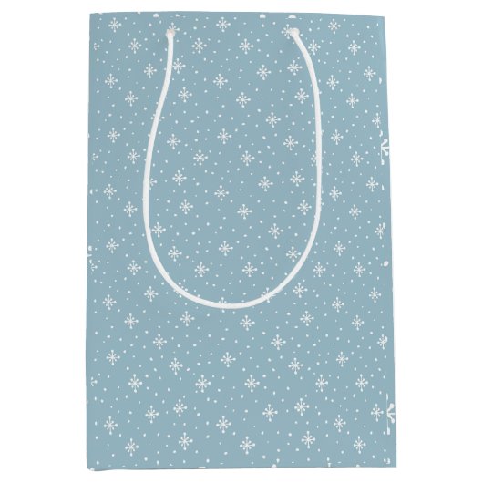 Stoffig blauw winterpatroon met witte sneeuwvlokke medium cadeauzakje (Voorkant)