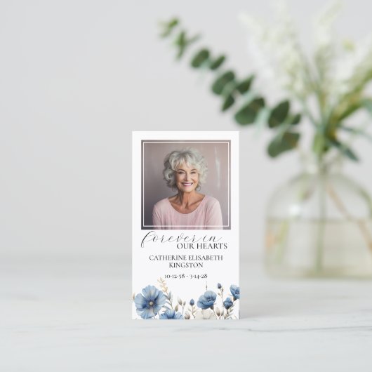 Stoffig Blauw Wit Bloemen Foto Memorial Gebed Kaar Visitekaartje (Staand voorkant)