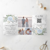 Stoffig blauwe bloem witte marmeren QR-code bruilo Drieluik Uitnodiging (Binnen)