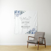 stoffig blauwe bloemen bruiloft welkom bord wandkleed (In situ)