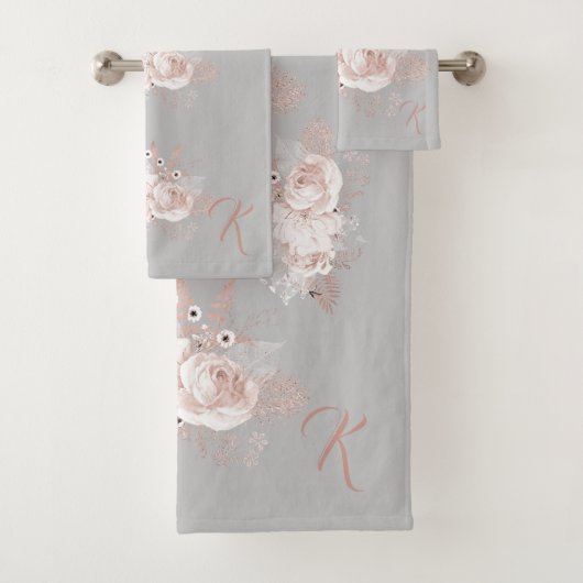 Stoffig Roos Bloemen Monogram Grijze Handdoek Set (Insitu)