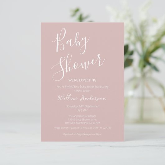 Stoffig Roze Modern Minimalistisch Script Baby Sho Kaart (Staand voorkant)
