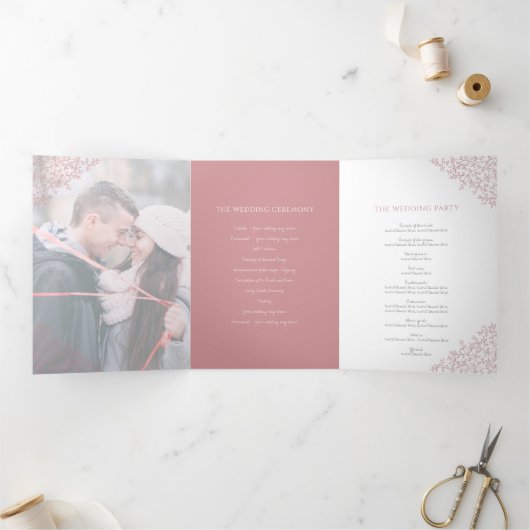 Stoffig roze monogram kunst foto bruiloft programm drieluik programma (Binnen)