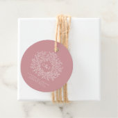 Stoffig roze monogram witte kunst aangepaste bruil bedankjes labels (In situ)