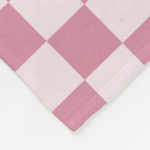 Stoffig roze schaakbordpatroon fleece deken (Hoek)