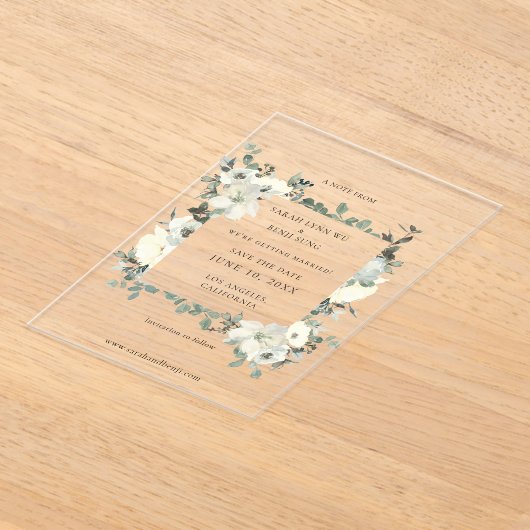 Stoffige Blauw & Witte Bloemen Bewaar de datum Acryl Uitnodigingen (Laagn)