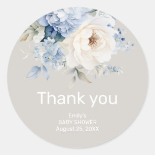 Stoffige blauw-witte bloemige baby showers kaart ronde sticker