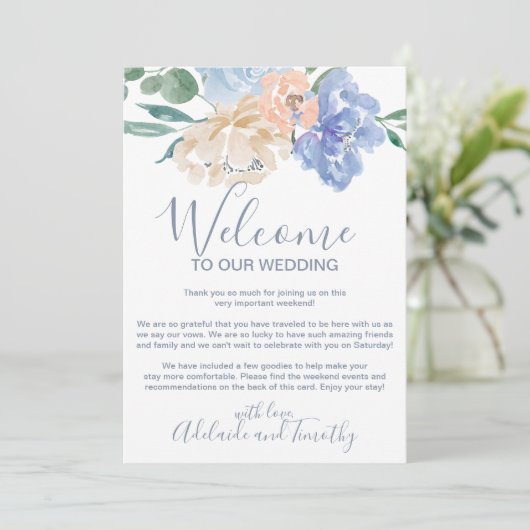 Stoffige blauwe bloemen welkomstbrief & routebesch programmakaart (Staand voorkant)