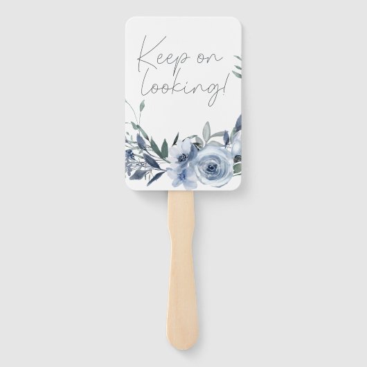 Stoffige blauwe bloemen zeggen ja tegen de jurk handwaaier (Achterkant)