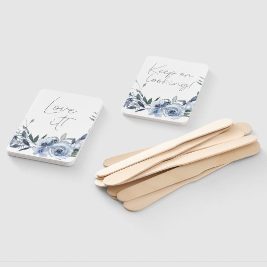 Stoffige blauwe bloemen zeggen ja tegen de jurk handwaaier (Niet-gemonteerd)