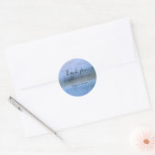 stoffige blauwe bos landschap bruiloft ronde sticker (Envelop)