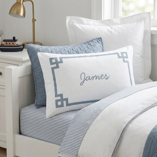 Stoffige blauwe Griekse sleutel monogram standaard Kussensloop