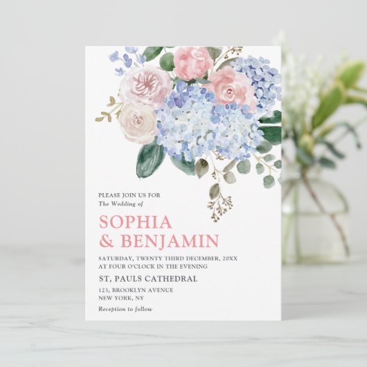 Stoffige blauwe hortensia's pastelroze rozen bruil kaart (Staand voorkant)