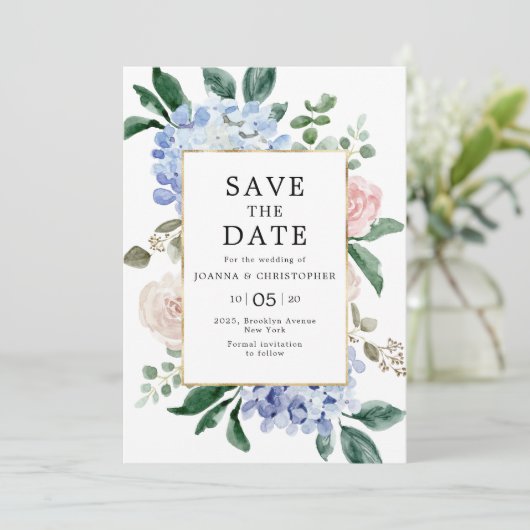 Stoffige blauwe hortensia's pastelroze rozen bruil save the date (Staand voorkant)