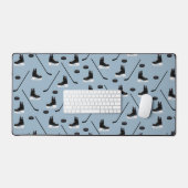 Stoffige Blauwe IJshockey Stick, Schaatsen & Puck  Bureaumat (Keyboard & Muis)