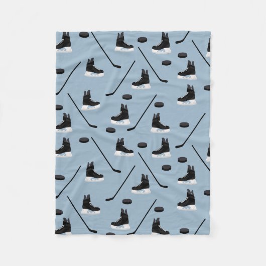 Stoffige Blauwe IJshockey Stick, Schaatsen & Puck  Fleece Deken (Voorkant)