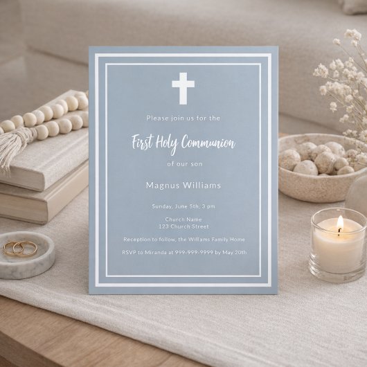Stoffige blauwe jongen Eerste Heilige Communie uit